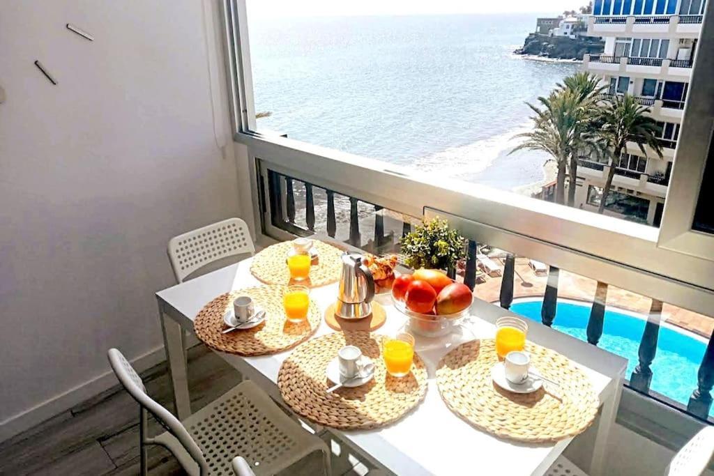 Newly Refurbished Beachfront Apartment. San Bartolomé Esterno foto