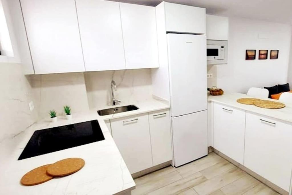 Newly Refurbished Beachfront Apartment. San Bartolomé Esterno foto