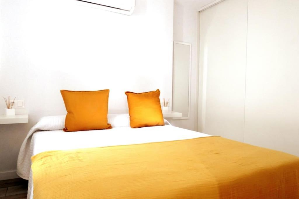Newly Refurbished Beachfront Apartment. San Bartolomé Esterno foto
